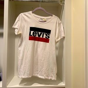 levis t-shirt